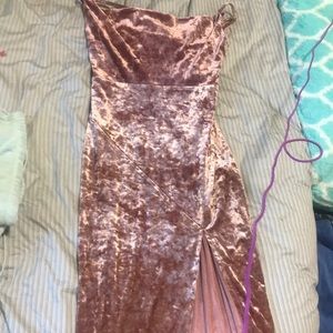 Very cute never worn dress!